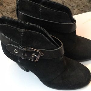 Booties never worn excellent condition
